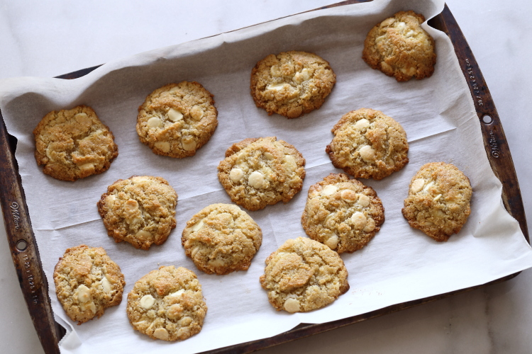 flourless macademia cookies