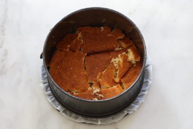 עוגת שכבות גבינה ותפוחים של מומופוקו מילק בר