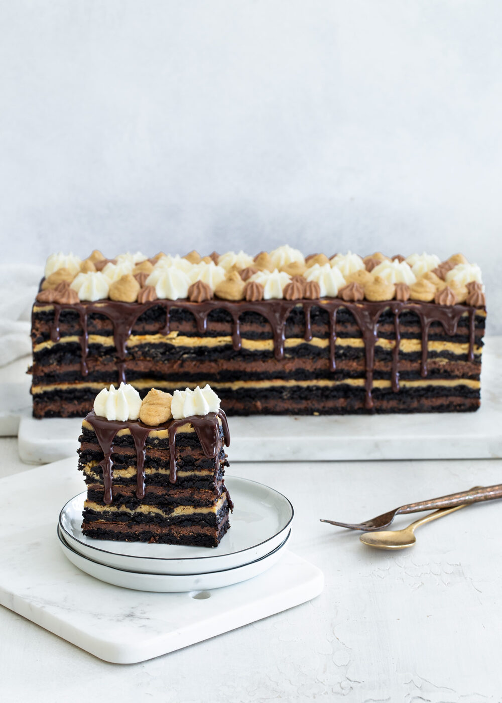 עוגת שכבות גבינה מוקה ושוקולד – עוגת יום ההולדת שלי!