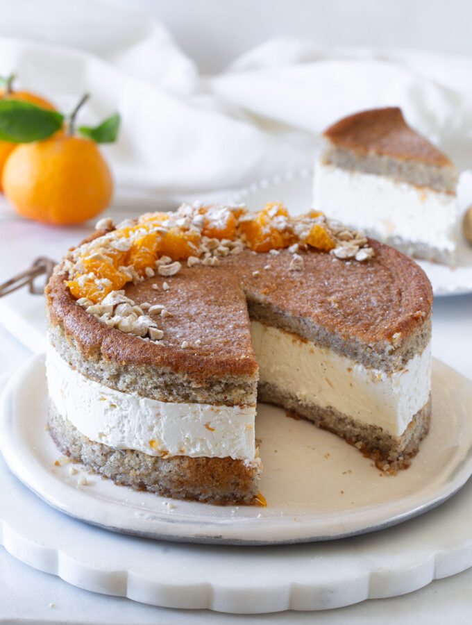 עוגת סנדוויץ׳ אגוזי לוז ומנדרינה